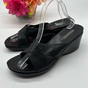 Bandolino Black Leather Wedge Sandal Size 9.5 BSN7201A